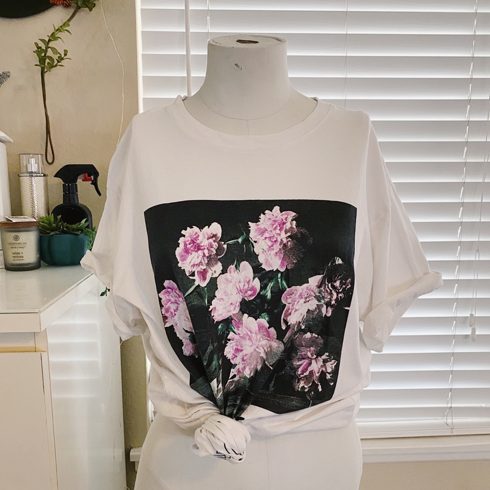 ✨NEW✨ Oversized Floral Graphic T-Shirt